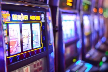 Live blackjack dealer table with multi-camera view on link ohtogel